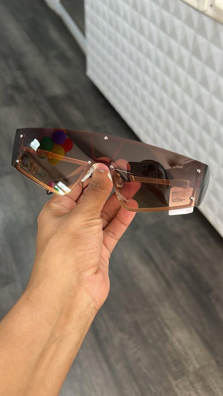 Óculos de sol unissex dourado com lentes marrom e proteção UV