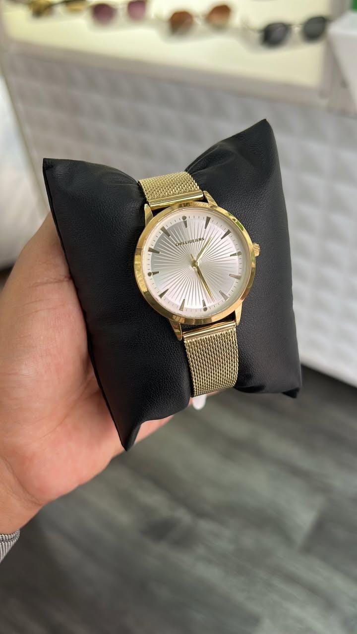 Relógio feminino dourado com caixa redonda