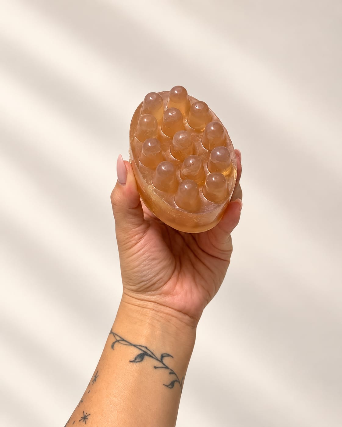 Sabonete artesanal de coco massageador com bucha vegetal 130 g