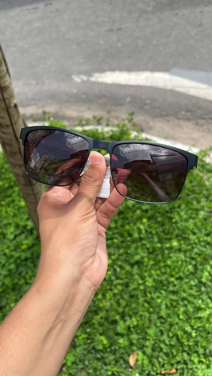 Óculos solar masculino preto com lentes polarizadas